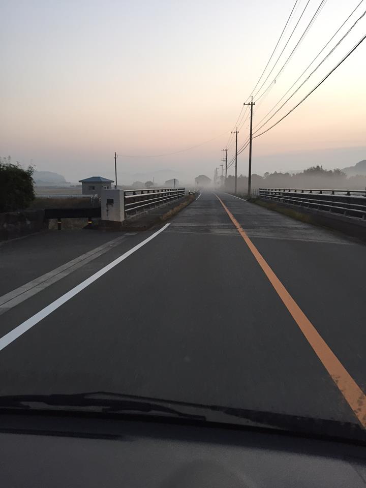 あかね農場への田舎道